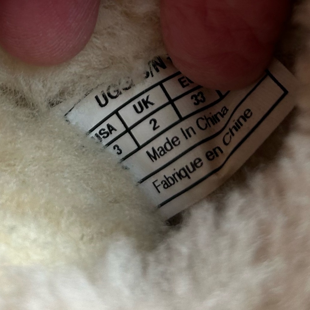 UGG Slippers in great condition.Cozy Tan Shearling Slippers. Size 3. - Picture 8 of 8